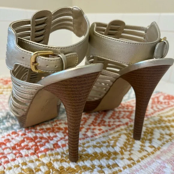 LimeLight Women’s Golden Metallic Heels size 6.5 - Picture 11 of 14